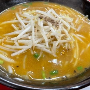 インスタントラーメンを使った、カレーラーメン